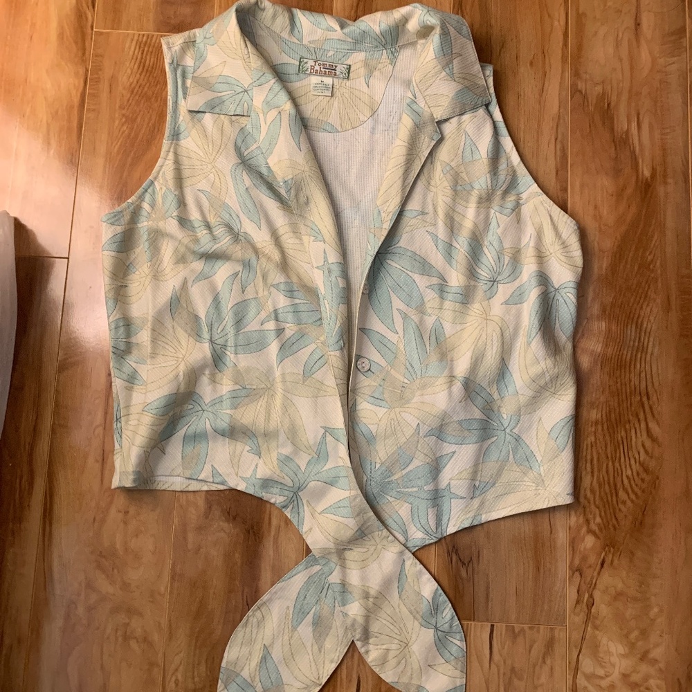 Tommy bahama tropical button down crop top
